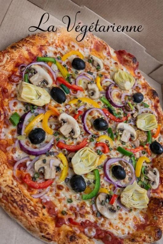 La Végétarienne - Base tomate, Mozza, Emmental, Poivrons, Champignons, Fonds d'Artichauts